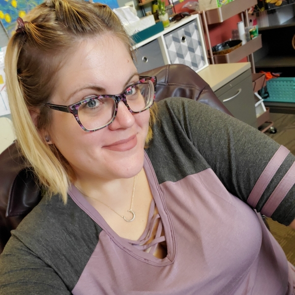 Meet your Posher, Laura - Picture 2 of 5